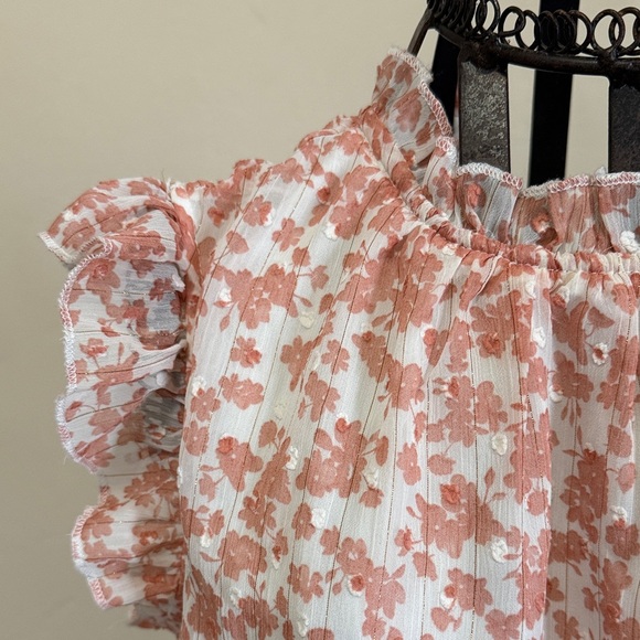 Chic Floral Ruffle Blouse - Soft Pink - Picture 5 of 9